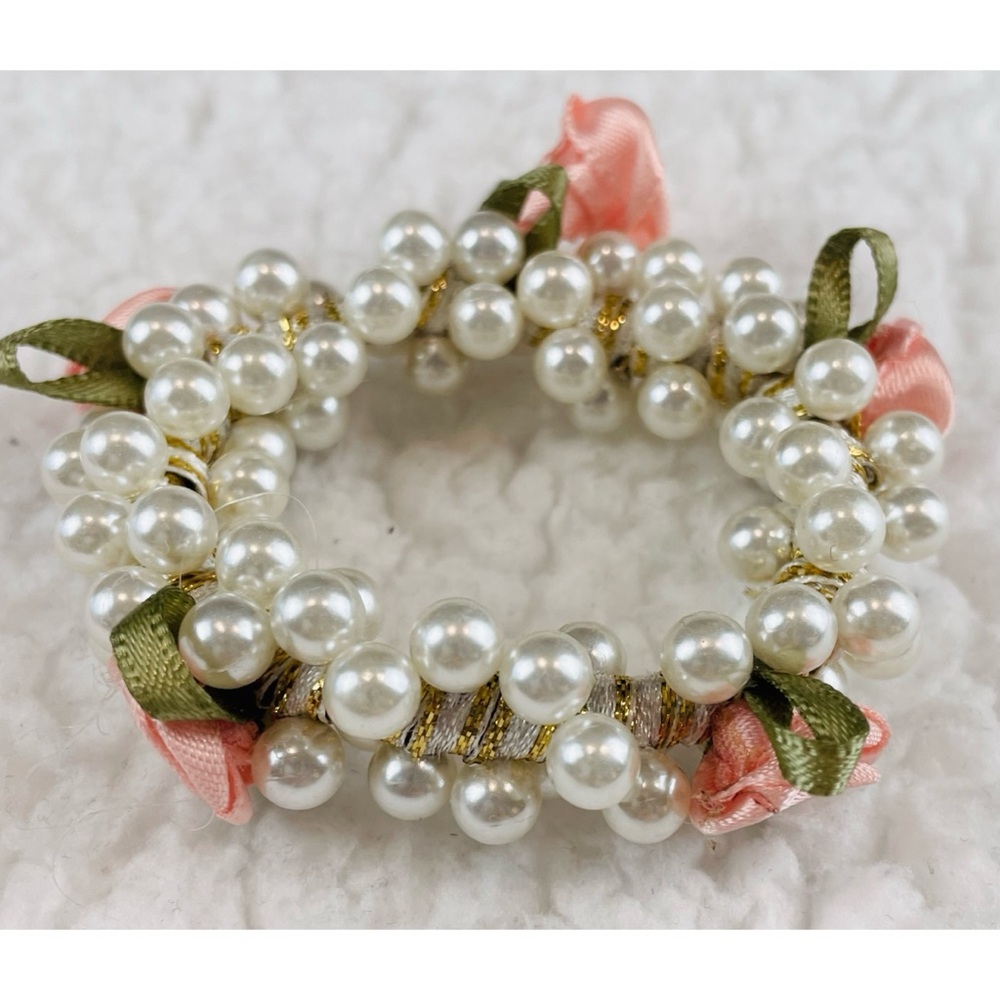 (NWOT) 3-Piece Pearl and Flower Hair Tie Set - Picture 8 of 13